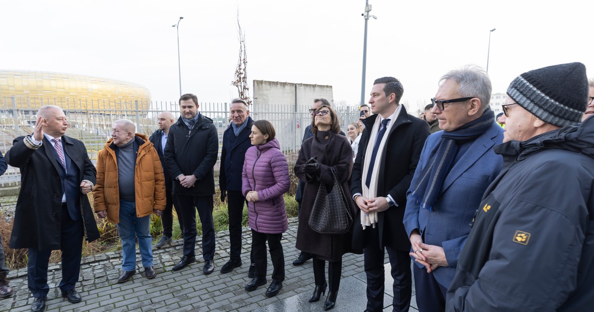 Wiecha zawisła nad hotelem Amberexpo