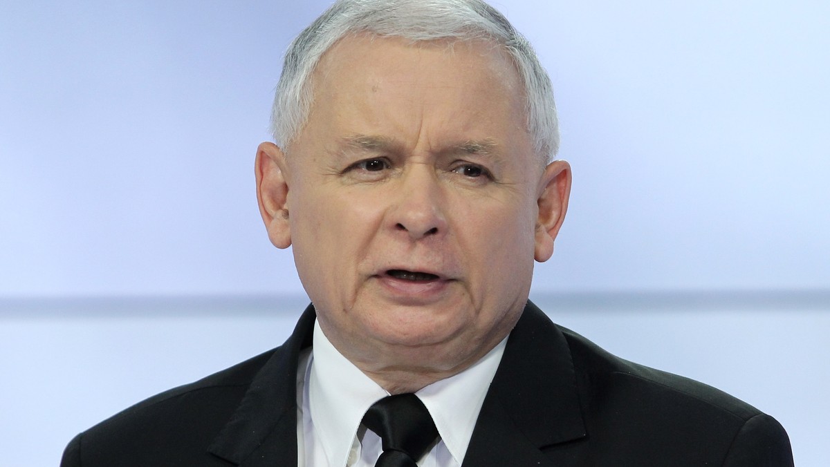 Jarosław Kaczyński uważa, że zorganizowanie szczytu klimatycznego ONZ w Warszawie w Święto Niepodległości to "oczywista prowokacja". Decyzja o terminie warszawskiego szczytu zapadła 5 lat temu; ustalił ją sekretariat Konwencji klimatycznej - odpowiada resort środowiska.