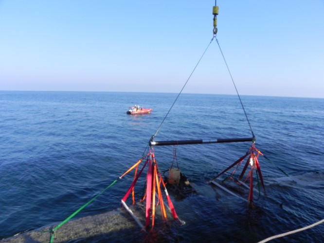 Wrak amerykańskiego bombowca Douglas A-20 z II wojny światowej, wydobyty z dna Bałtyku