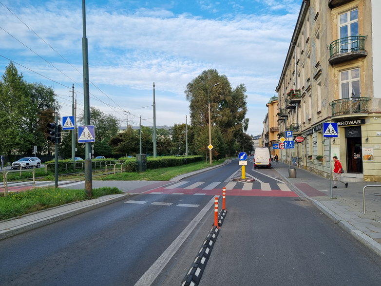 Przejazd rowerowy przez ulicę Dietla w pobliżu mostu Grunwaldzkiego w Krakowie.
