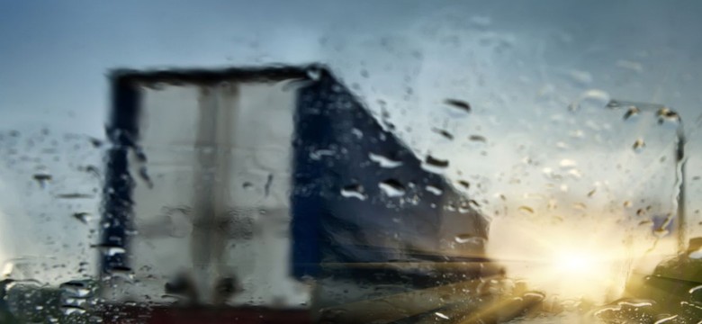 Kompletnie pijany kierowca tira siał grozę na autostradzie