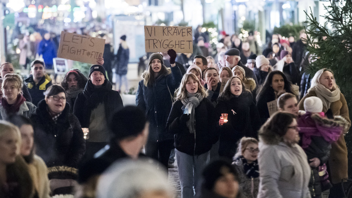 Do serii bestialskich gwałtów doszło w ciągu ostatniego miesiąca w Malmo - mieście w południowej Szwecji. Jak dotąd policja nie ujęła sprawców. wystosowała za to apel do kobiet, by pozostały w domach, a przynajmniej nie wychodziły na ulice same. Bezsilność wymiaru sprawiedliwości wzbudziły powszechne oburzenie. Setki ludzi wyszło na ulicę.