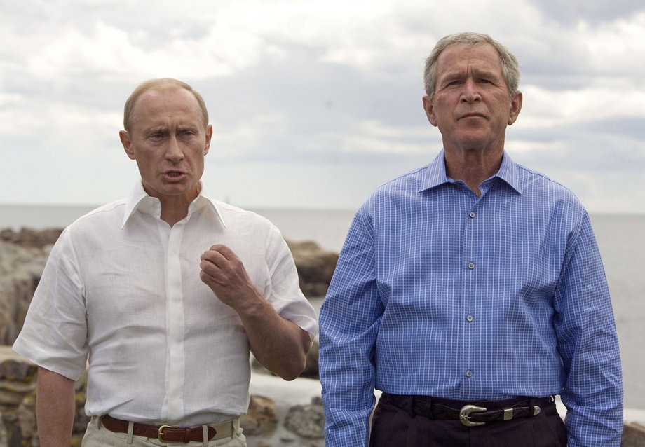 Putin lubi silne, duże psy, jakżeby inaczej. Były prezydent USA George W. Bush przyznał kiedyś, że gdy za czasów swojej prezydentury spotkał się z przywódcą Rosji, ten zakpił z jego psa - sympatycznego terriera o imieniu Barney
