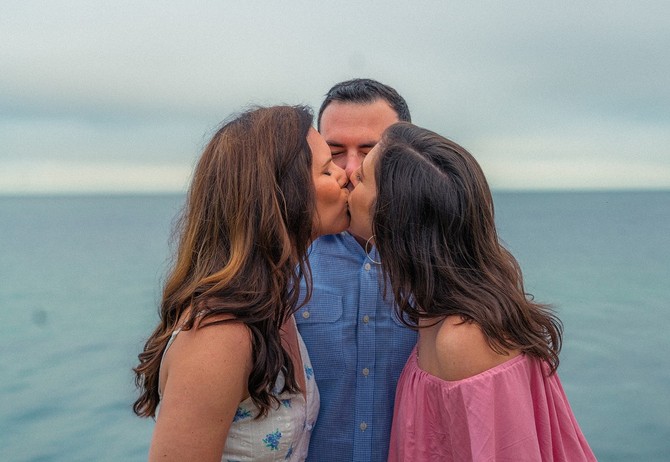 Rejčel, Aron i Kejsi ne žele monogamiju