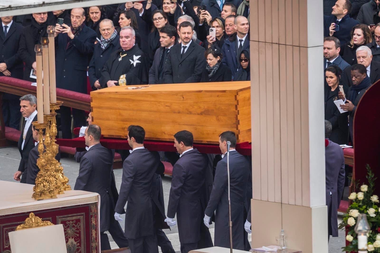 Eduard Heger sa vo štvrtok vo Vatikáne zúčastnil na pohrebe pápeža Benedikta XVI.