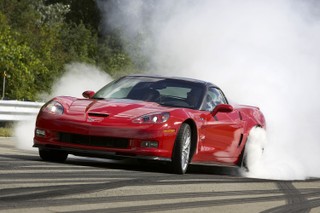 Kredyt na samochód? Taniej w salonie niż w banku. Sprawdź najnowszy ranking