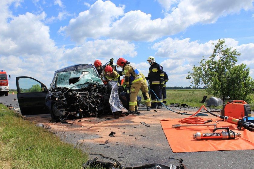 Pleszew: śmiertelny wypadek samochodowy. Nie żyje 19-latek