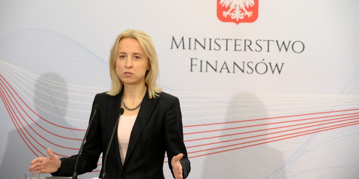 Minister finansów Teresa Czerwińska powiedziała, że analizowana jest możliwość obniżenia klina podatkowego