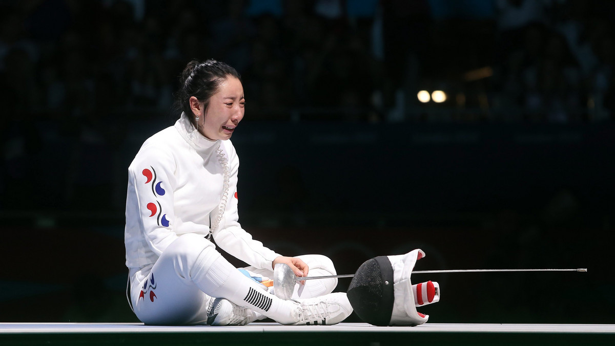 Do niecodziennej sytuacji doszło w półfinale olimpijskiego turnieju szpady kobiet. W starciu Niemki Britty Heidemann i Koreanki A Lam Shin nie brakowało emocji, nerwów, łez i niestety, błędów sędziowskich.