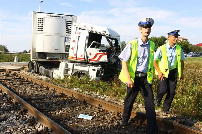 TIR wykoleił pociąg! Nowe fakty