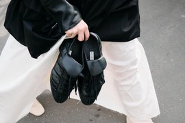 Moramo da pričamo o HIBRIDU baletanki i patika koji preti da postane trend: Mnogo žena FRENETIČNO komentariše "kako dobar dizajn", ali, saberimo se, ovo je MODNI HOROR