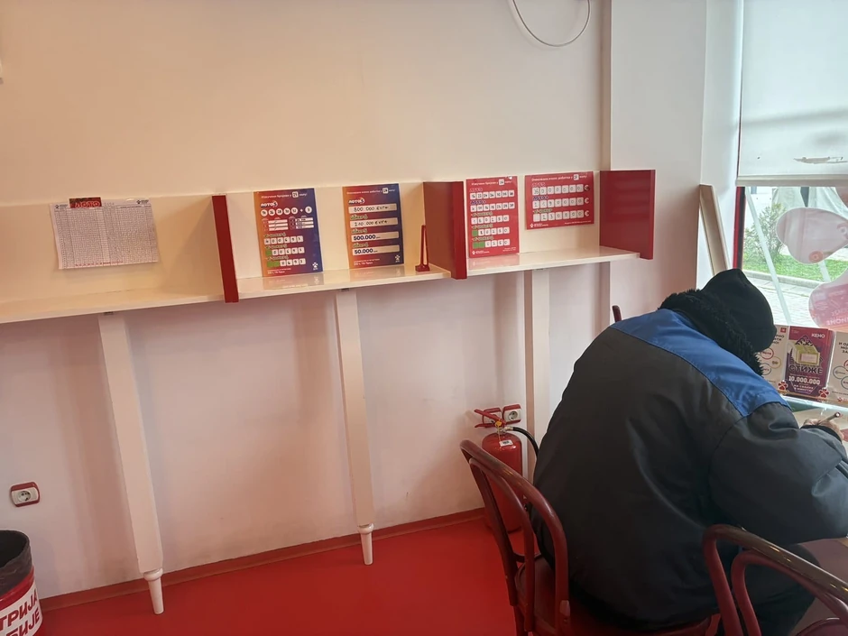 Možda je baš ovde i sedeo loto milioner dok je popunjavao dobitni tiket