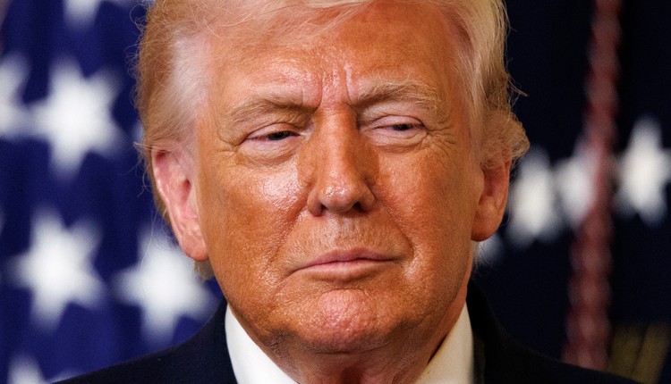 Trump nie zamierza kończyć ataków na Iran. Dla zabawy" chce uderzyć w wyspę Chark