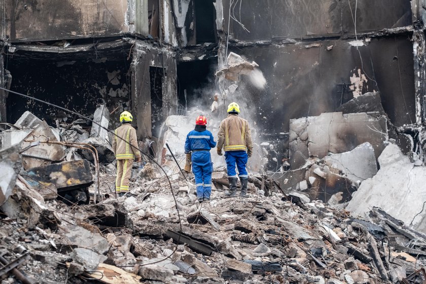 Nikt nie zwrócił uwagi na kobietę zamiatającą ulice. Tymczasem ona ratowała życie szesnastu osobom!