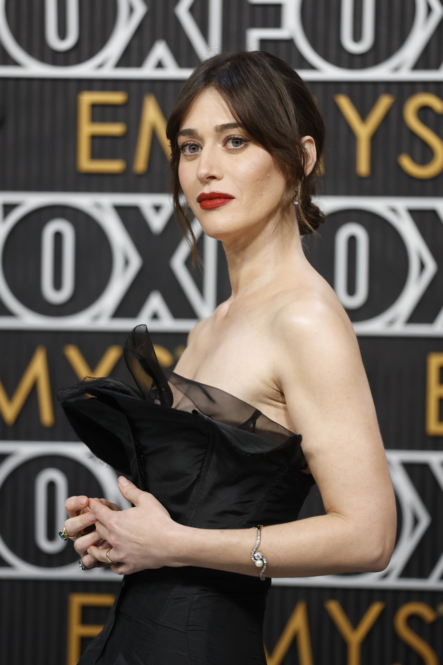 Emmy 2023: Lizzy Caplan 