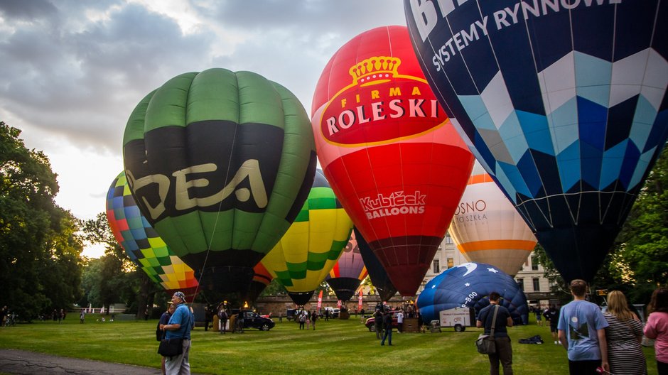 II Zawody Balonowe "In The Silesian Sky" - start balonów świtem z pszczyńskiego parku zamkowego - 25.06.2022 r. - autor: Andrzej Grynpeter