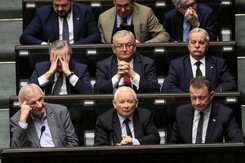 Władze PiS tracą cierpliwość do swoich posłów. Media obiegła wewnętrzna instrukcja