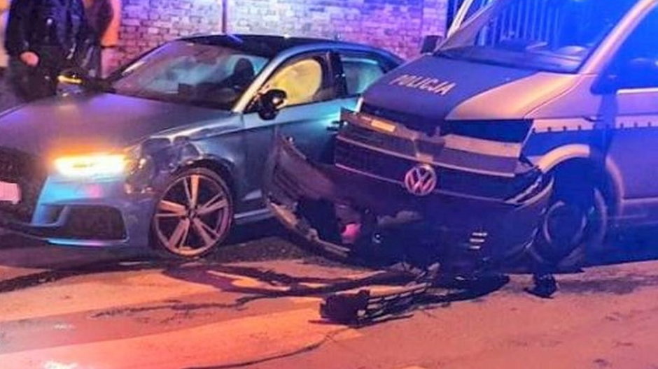 Audi rozbite o policyjny radiowóz