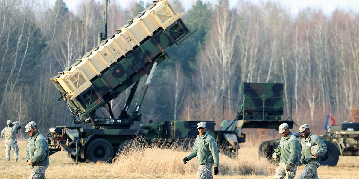 AMERYKANSCY ZOLNIERZE I BATERIA RAKIET PATRIOT 