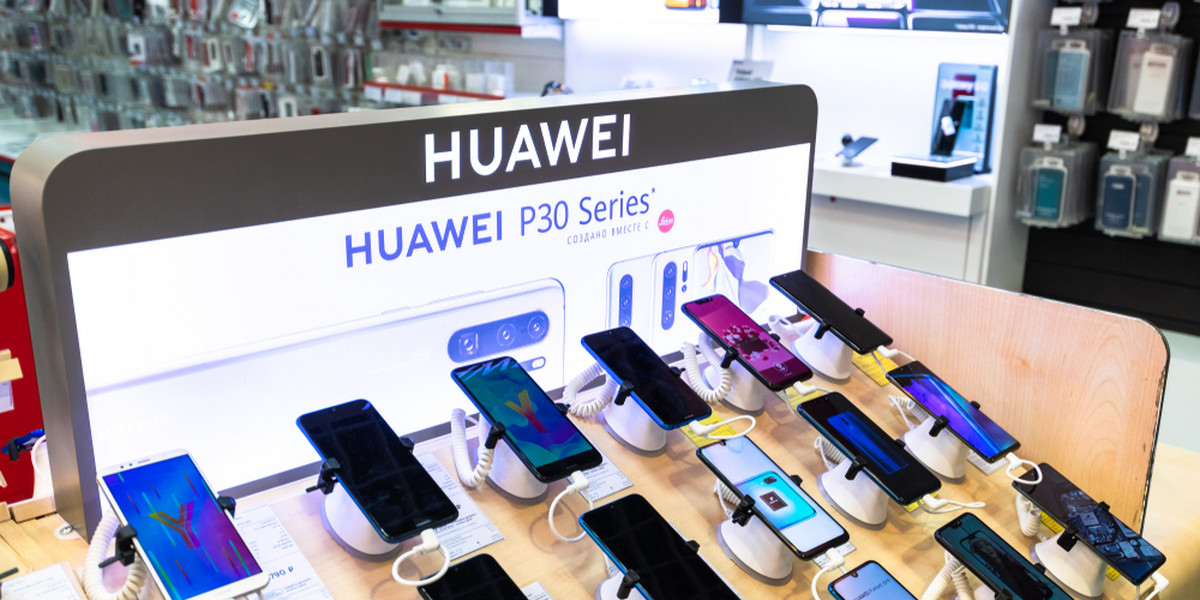 Według "Financial Times" m.in. Huawei zmniejszył dostawy smartfonów do Rosji