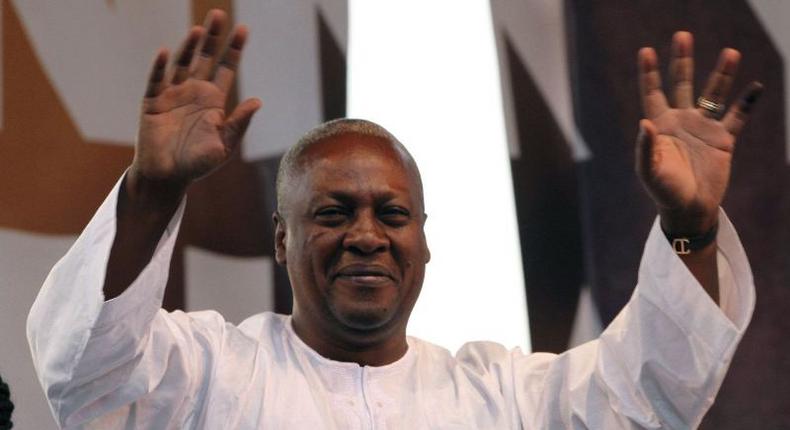 ___6530232___https:______static.pulse.com.gh___webservice___escenic___binary___6530232___2017___4___14___11___Mahama-hands-up