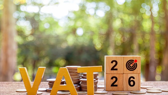 W jaki sposób rozliczyć w VAT i PIT korektę roczną u podatnika korzystającego ze zwolnienia podmiotowego