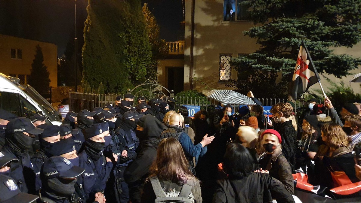 Policja użyła gazu w stronę protestujących