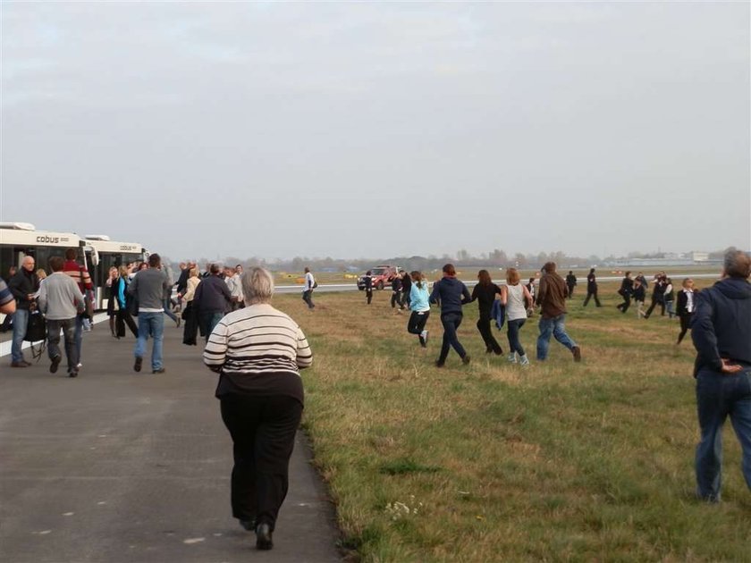 Lądowanie na Okęciu. Mamy zdjęcia zrobione przez pasażera. FOTO