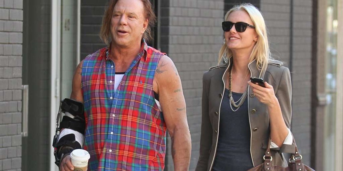 Mickey Rourke złamał rękę!