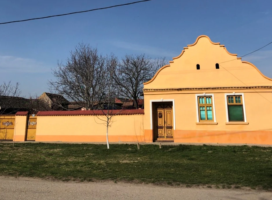 Rodna kuća oca dr Kozarev - Svetislava Kozareva u Titelu, u neposrednoj blizini rodne kuće Mileve Marić 