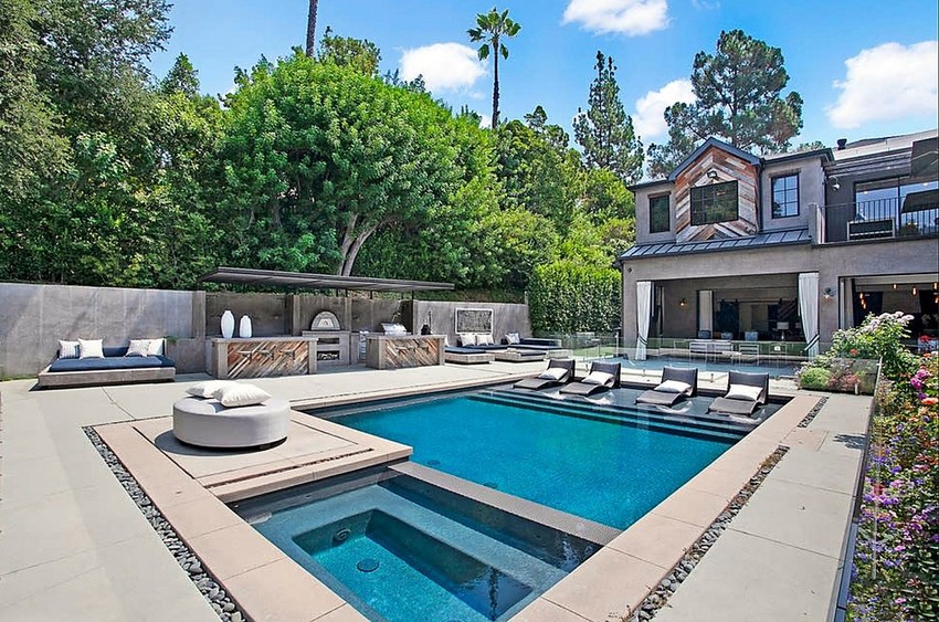 Keli Klarkson, kuča