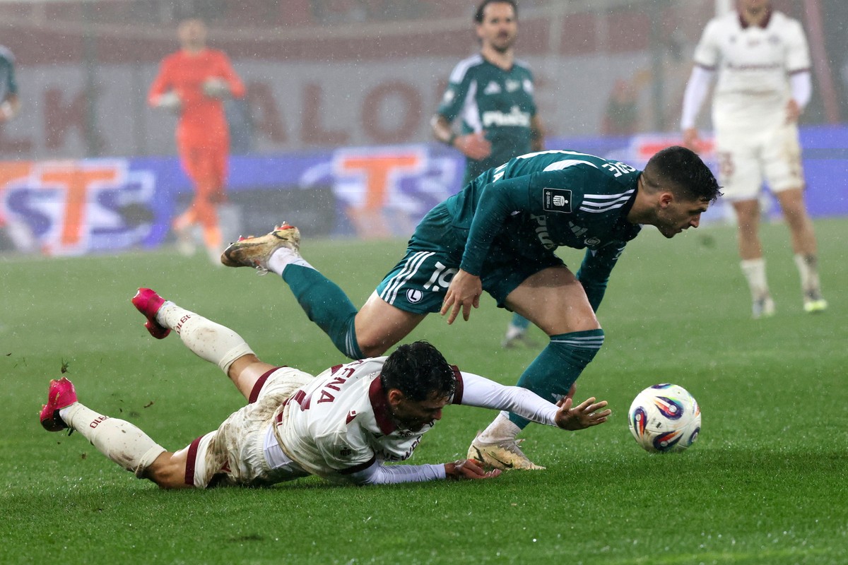 Czy sędzia skrzywdził Legię w meczu z Widzewem? Wielkie kontrowersje w Łodzi