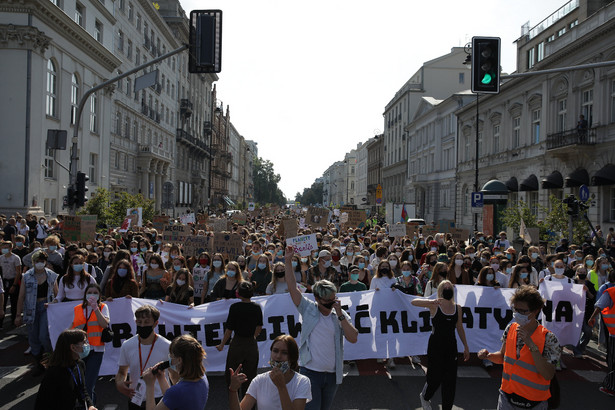 Młodzieżowy Strajk Klimatyczny na ulicach Warszawy