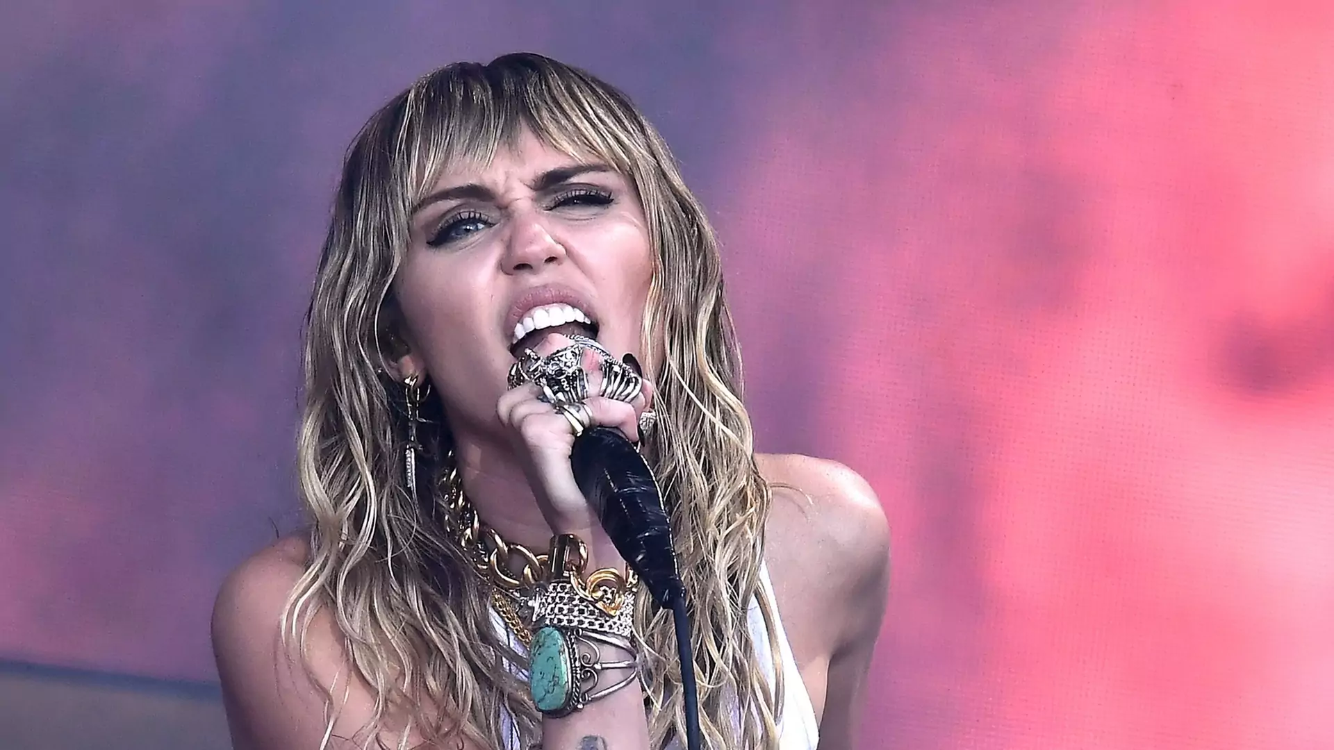 Nowa piosenka Miley Cyrus wyjaśnia powód rozstania z Liamem Hemsworthem?