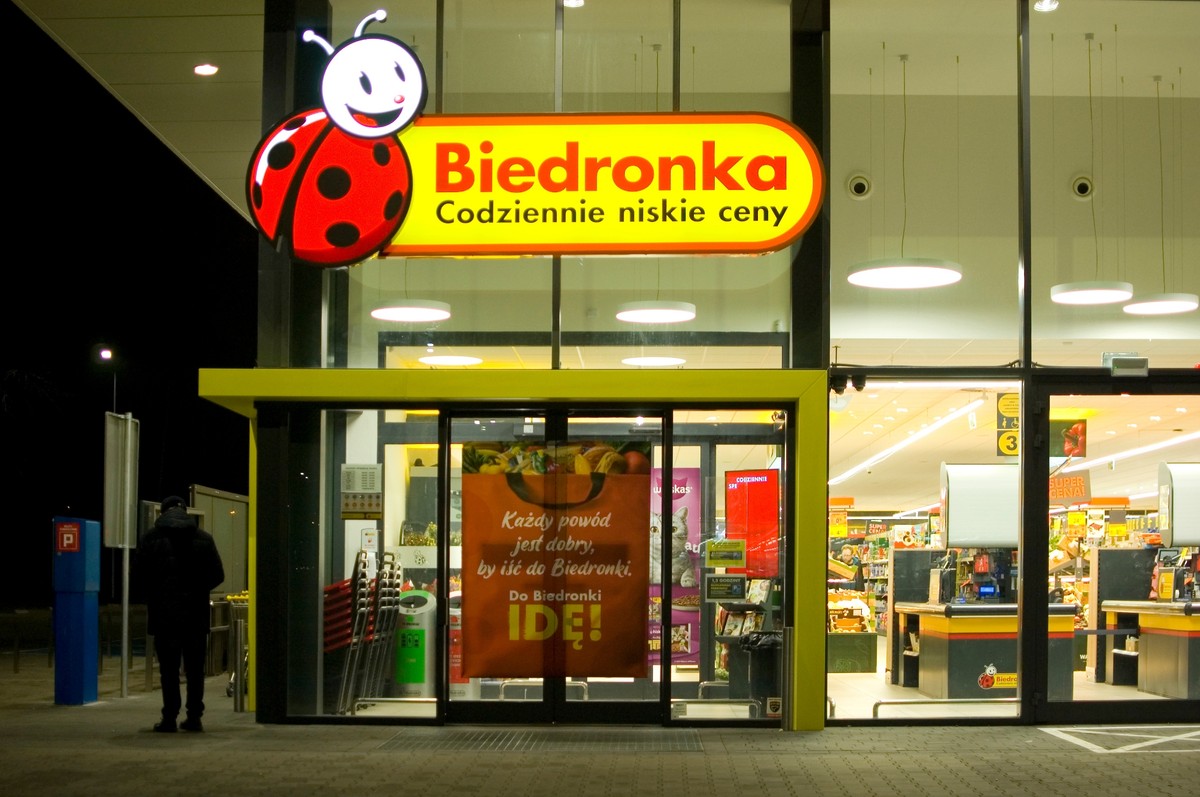 Kasy samoobsługowe w Biedronce są wyposażone w kamery