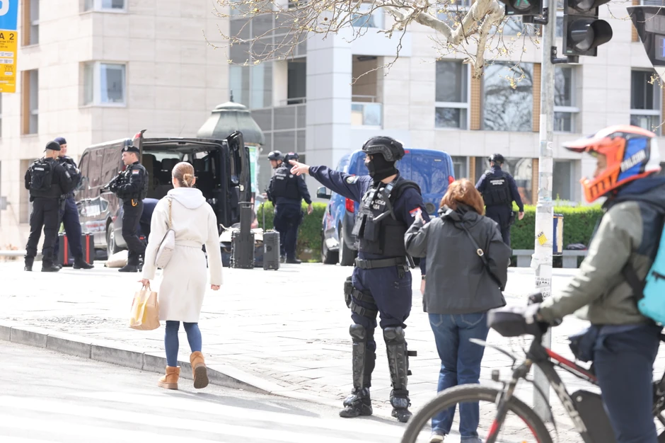 Pripadnici MUP-a u hotelu "Moskva" 