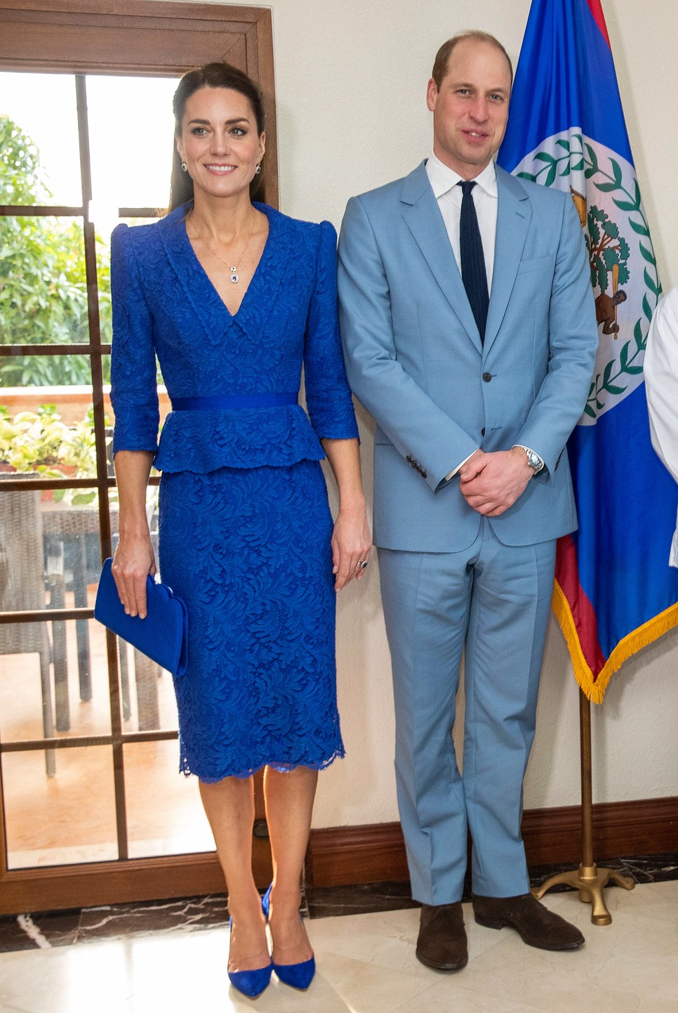 Kate Middleton karibi kék szettje a tökéletes tavaszi ruha!