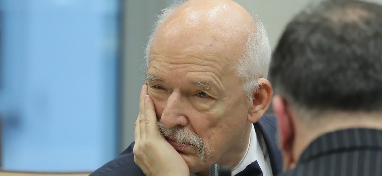 Korwin-Mikke ukarany naganą za tweety o Buczy