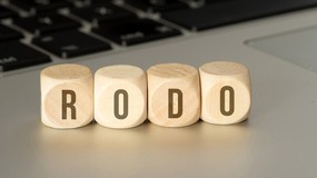 Prawo do prywatności i ochrona danych osobowych a media. Czy przepisy RODO obowiązują także dziennikarzy?