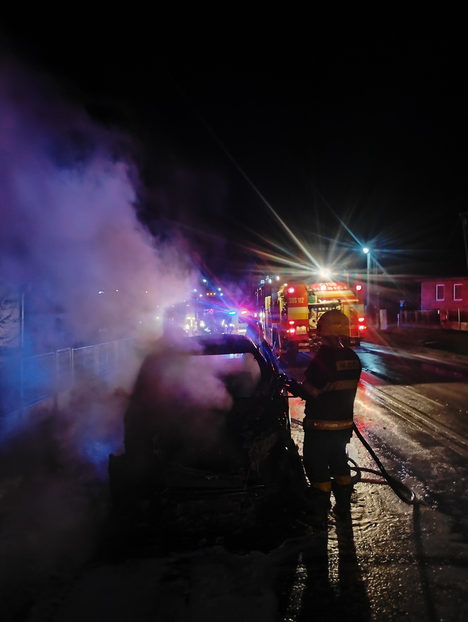 Hasiči zasahovali pri požiari auta v Dargove.