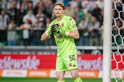 bramkarz jagiellonii przed meczem czyta pismo święte. imprezy i zabawa są mu obce