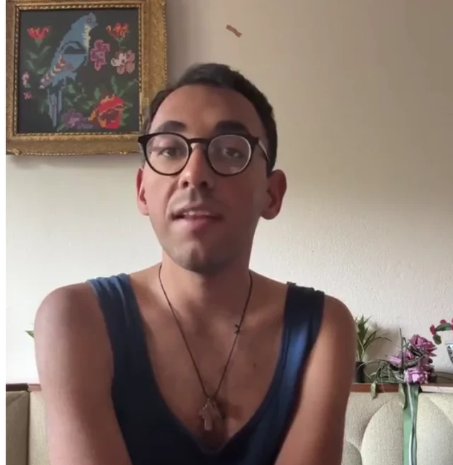 STIŽU MU PRETNJE I UVREDE! Bivši rijaliti učesnik se potpuno slomio: "Odakle vama smelost da vređate moju mamu koja ima rak?!"