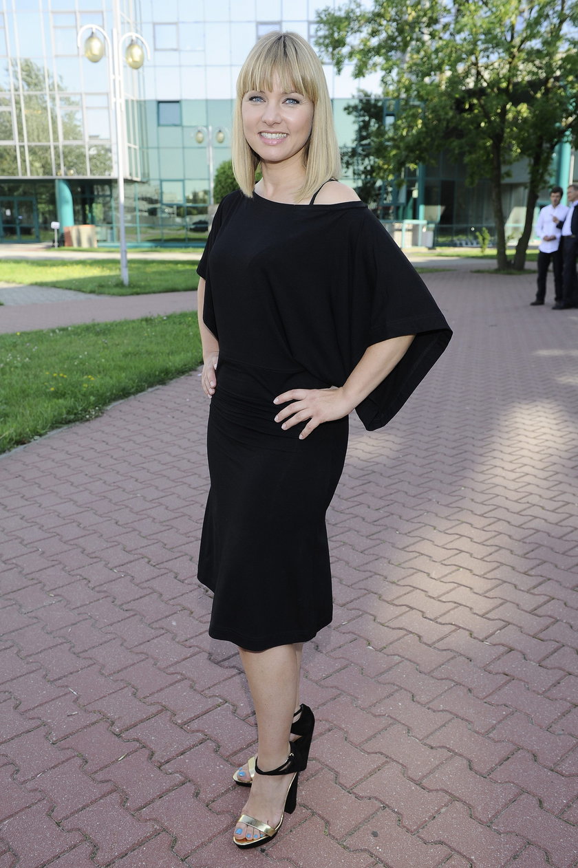 Katarzyna Bujakiewicz w czarnej sukience