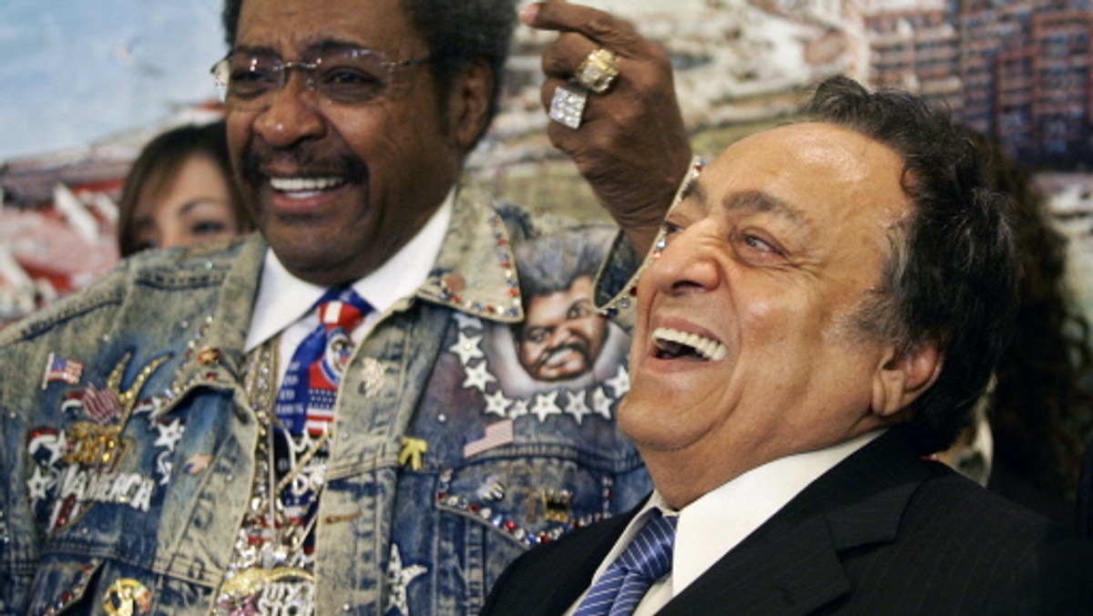 Jose Sulaiman, wieloletni prezydent uważanej za najbardziej prestiżową w zawodowym boksie federacji WBC, słynie ze swoich kontrowersyjnych wypowiedzi. Tym razem Meksykanin stwierdził, że jest przeciwny pozbawianiu skazanego prawomocnym wyrokiem czempiona wagi półśredniej Floyda Mayweathera Juniora mistrzowskiego pasa, co nakazują przepisy federacji, bo uderzenie kobiety, za które skazany został "Money Floyd" to "niewielkie przestępstwo".