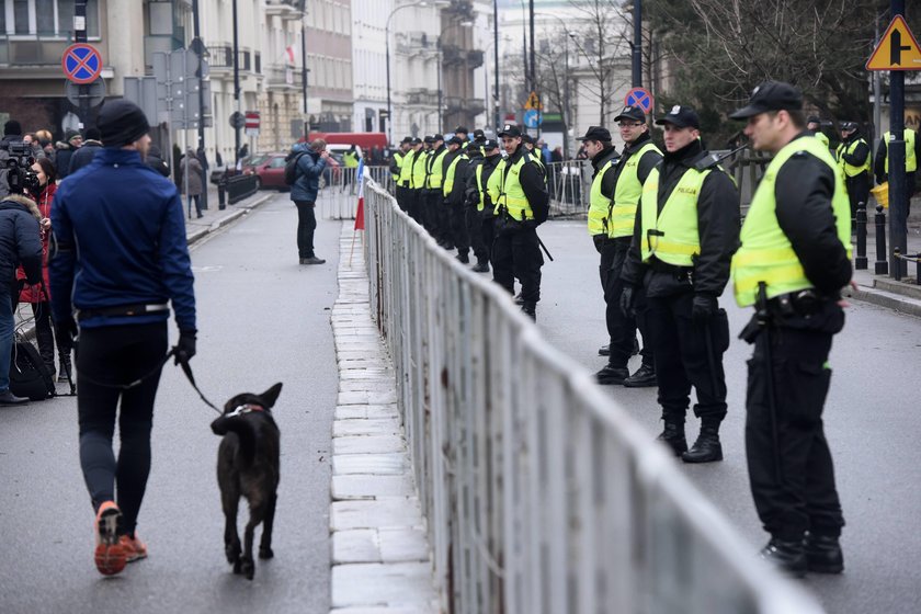 Ponad 2,5 mln zł na akcję policji! Zamiast porządku, pilnowali Sejmu