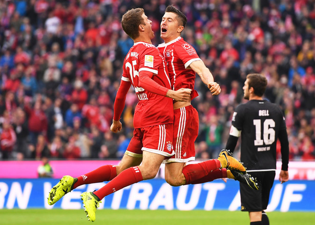 Liga niemiecka: Dwa gole Lewandowskiego, pewna wygrana Bayernu [WIDEO]
