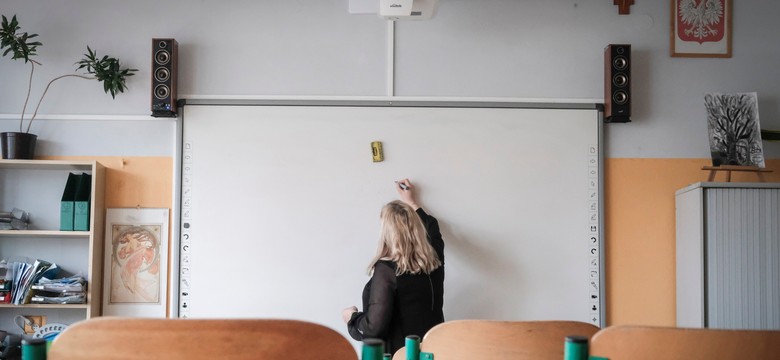 16 dodatków i "archaiczna Karta nauczyciela". Rząd pracuje nad zmianą systemu wynagradzania