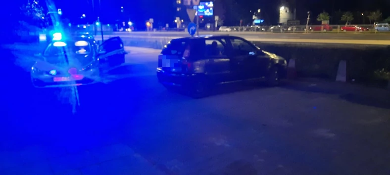 Zatrzymanie kierowcy Fiata przez policję