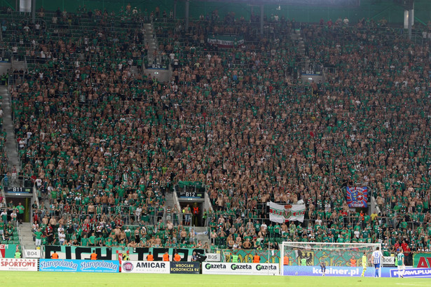 Niemiecka policja ostrzega fanów Hannoveru przed polskimi kibolami