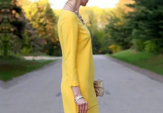 Jedna sukienka - 4 stylizacje. Sprawdzamy, z czym nosić żółte sukienki